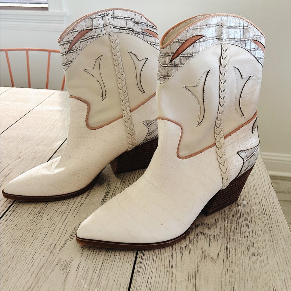 Dolce Vita Loral Booties - Picture 2 of 6